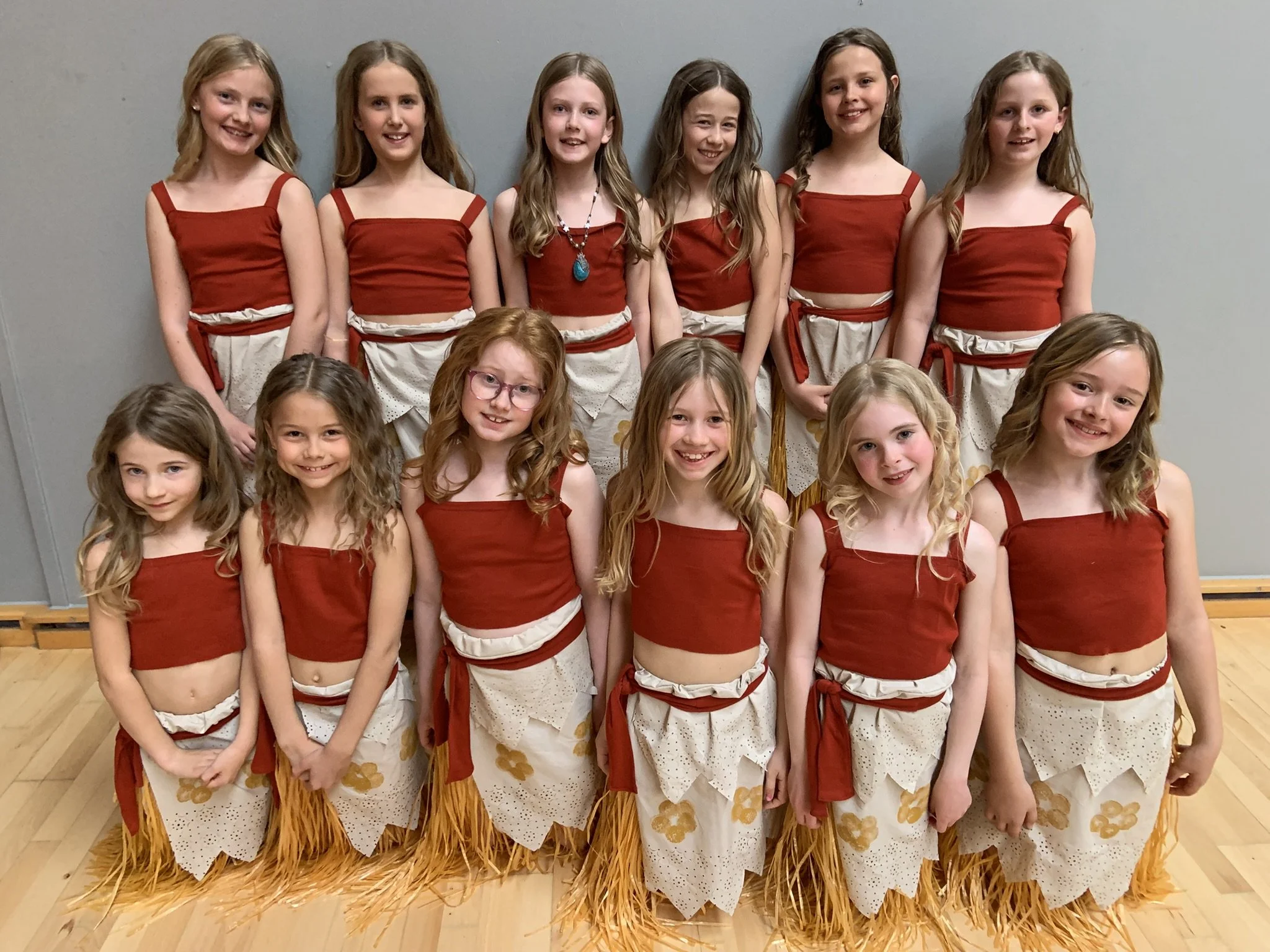 Dansefeber Star Kids, børnenes formationshold, holdbillede i konkurrencekostumer i Aarhus Syd