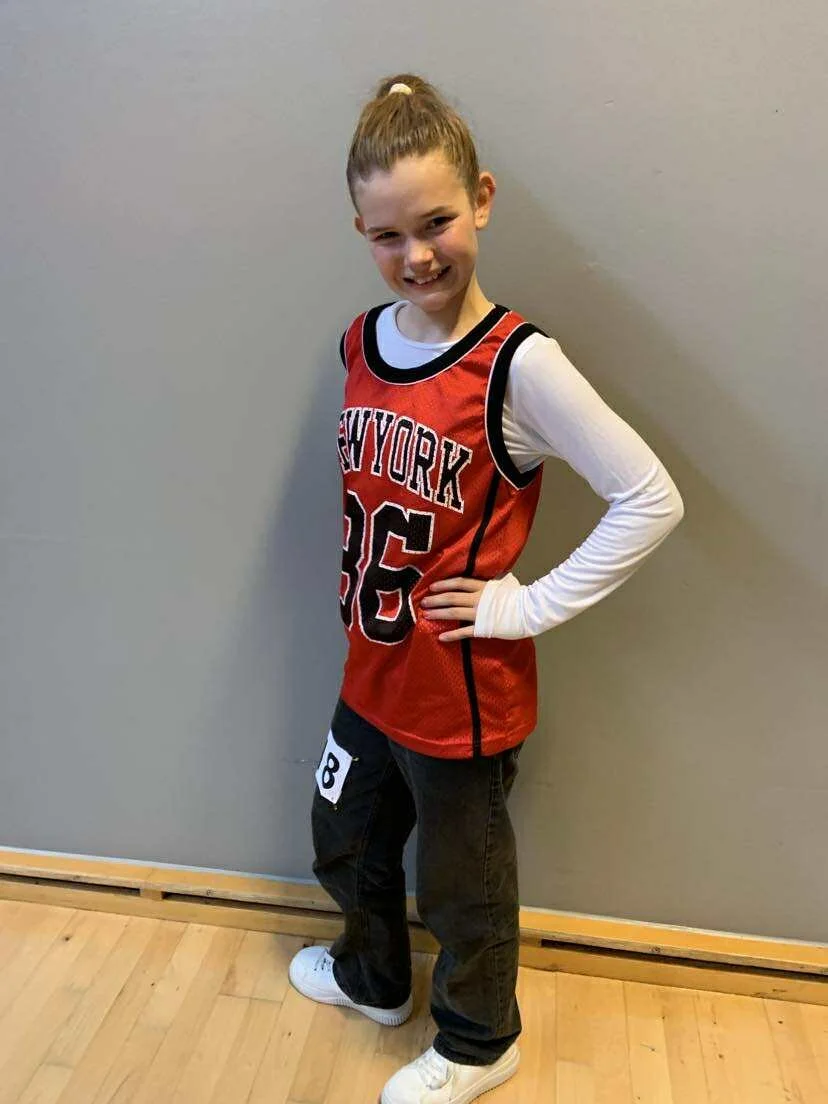 dansefeber-viby-j-hiphop-efteraarscup-backstage-roed-basketvest.jpg