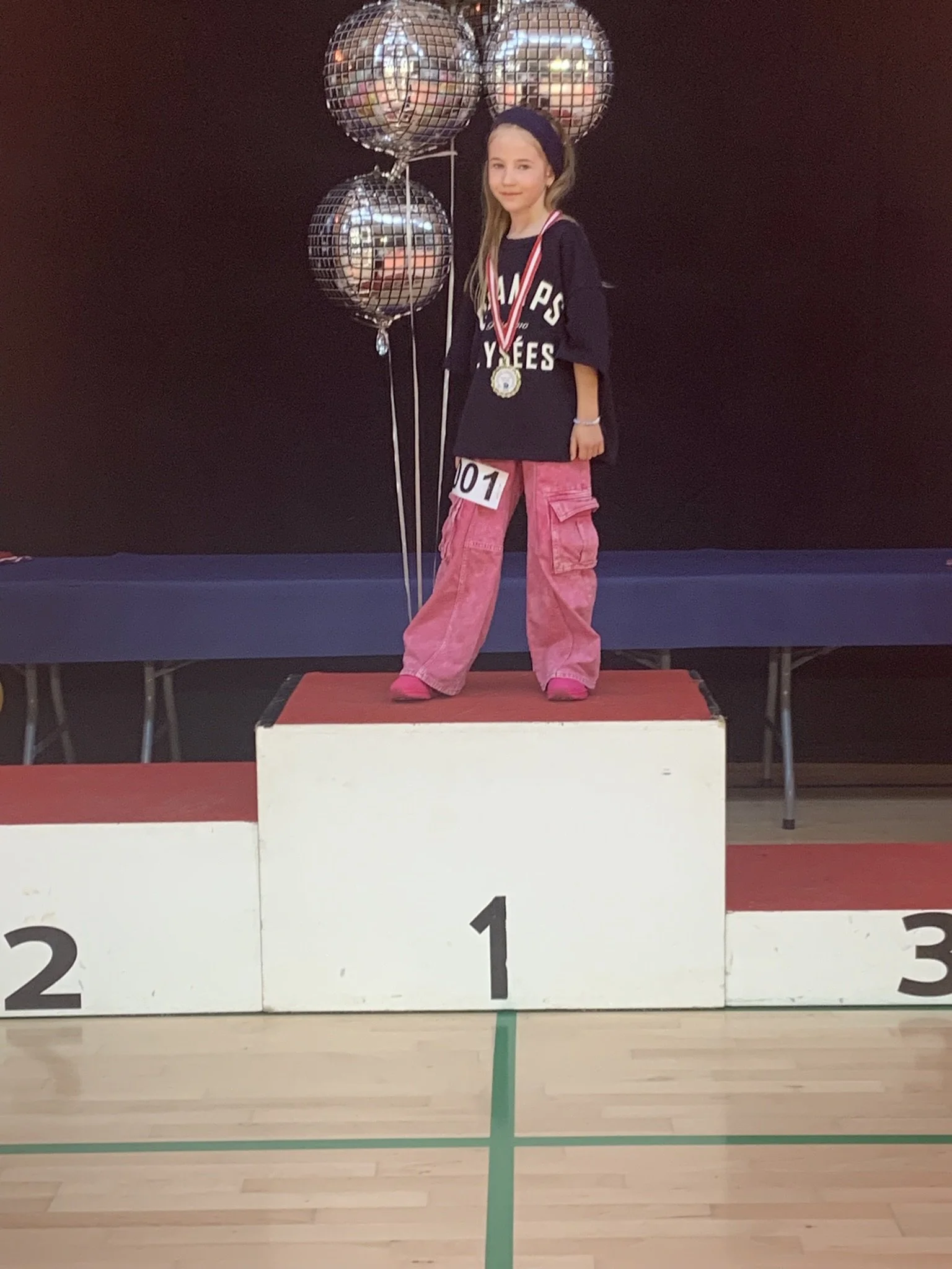 Danser fra Dansefeber i Viby J på podiet ved dansekonkurrence