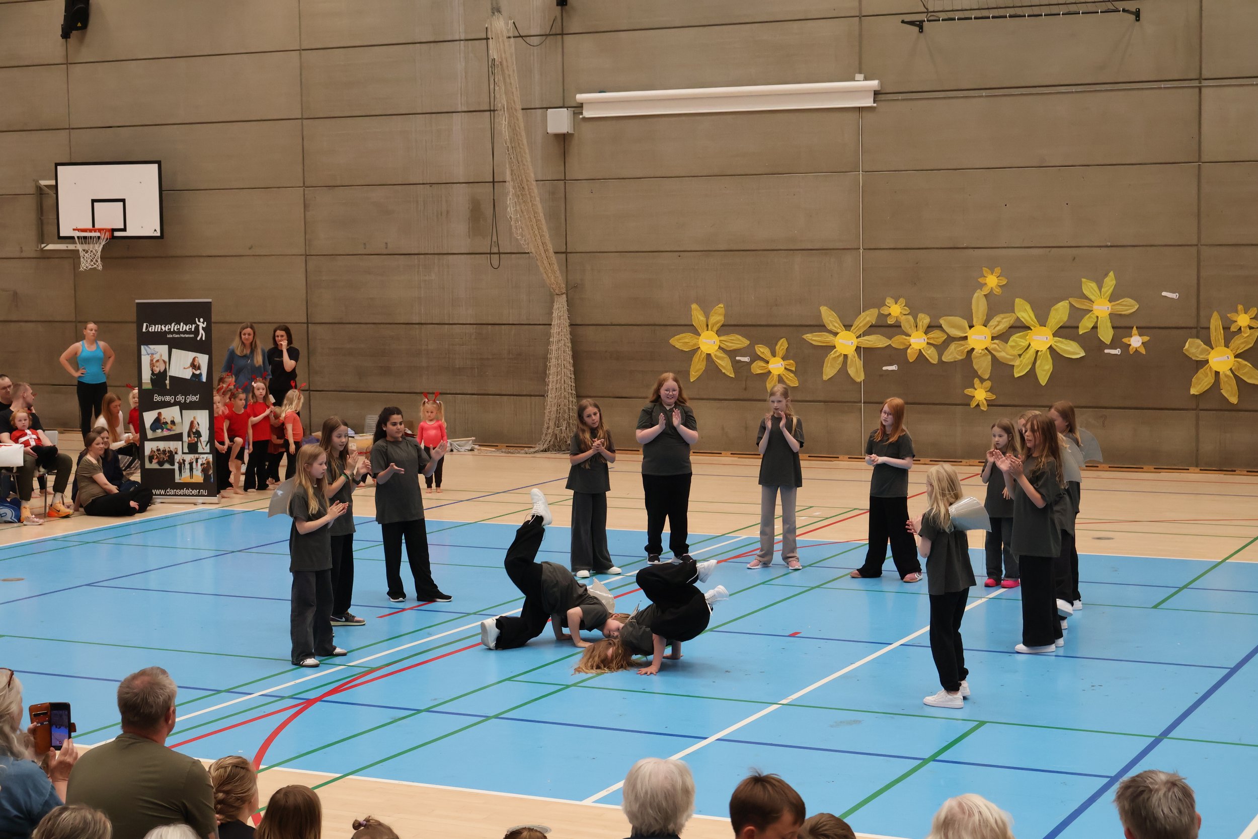 dansefeber-viby-j-afdansningsbal-streetdance.jpg