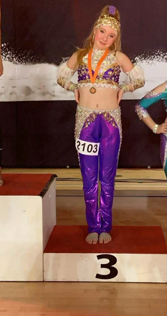 dansefeber-viby-j-disco-efteraarscup-3plads-discodragt-lilahvidguld.jpg