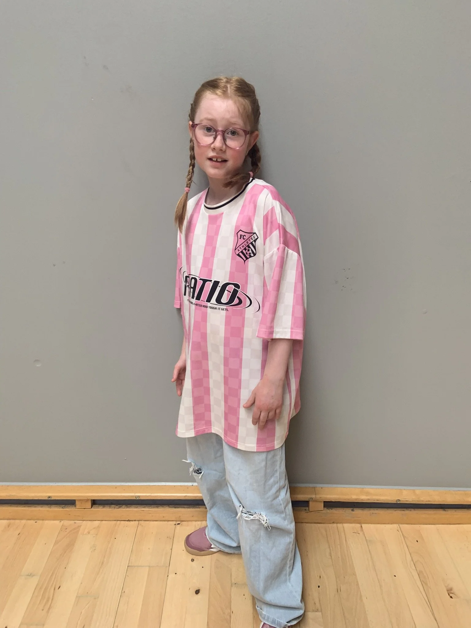 Portræt af hiphopdanser fra Dansefeber i Viby J ved dansekonkurrence