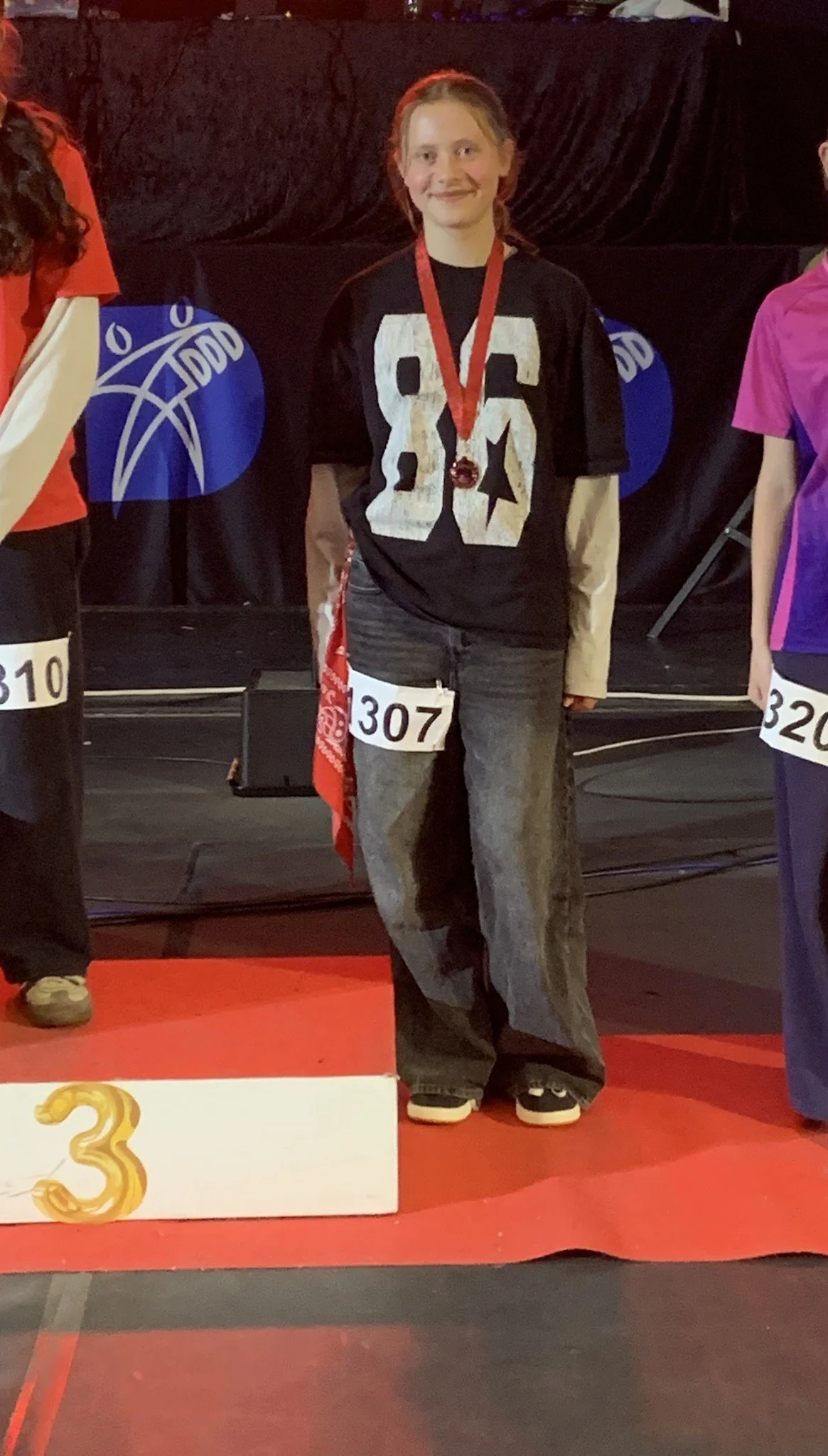 Danser fra Dansefeber i sort outfit til hiphop solo ved Danmarksmesterskaberne 2026 i Forum Horsens – 4. plads