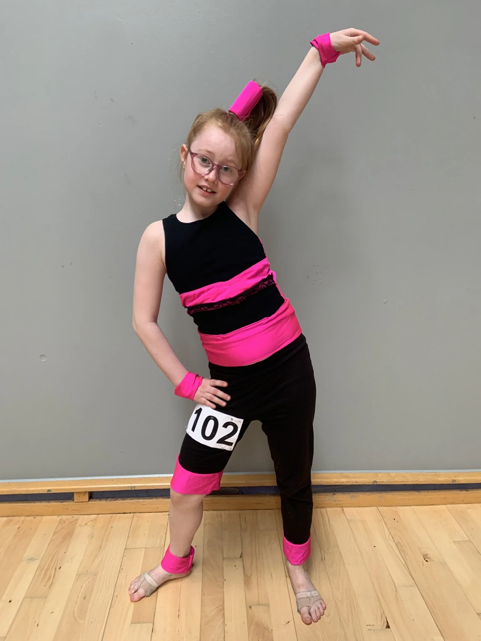 Discodanser fra Dansefeber i Viby J i positur ved dansekonkurrence