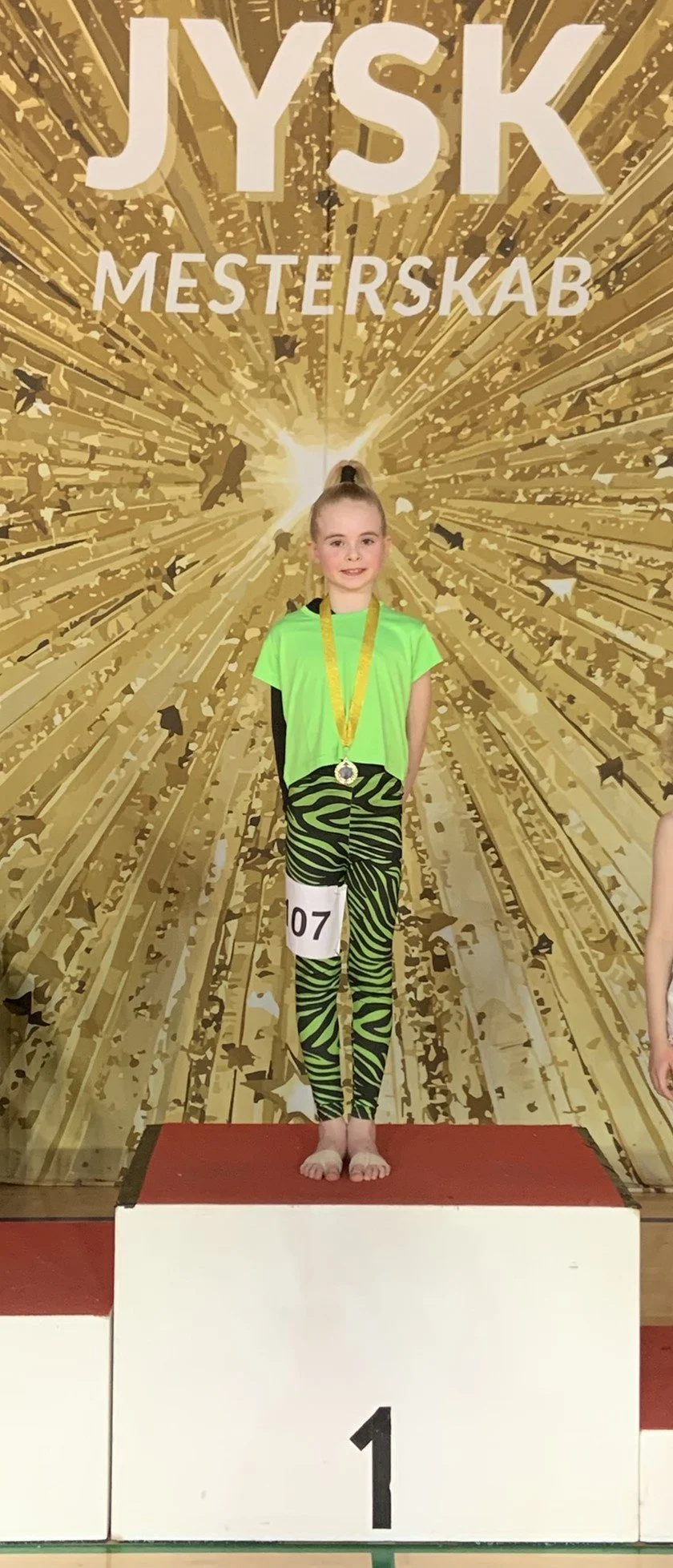 dansefeber-aarhus-jysk-mesterskab-guld-medaljer-disco-solo-born.JPEG