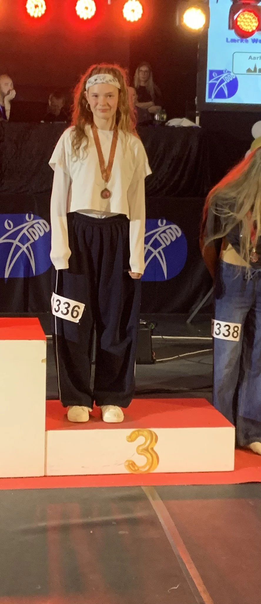Danser fra Dansefeber i creme outfit til hiphop solo ved Danmarksmesterskaberne 2026 i Forum Horsens – 3. plads