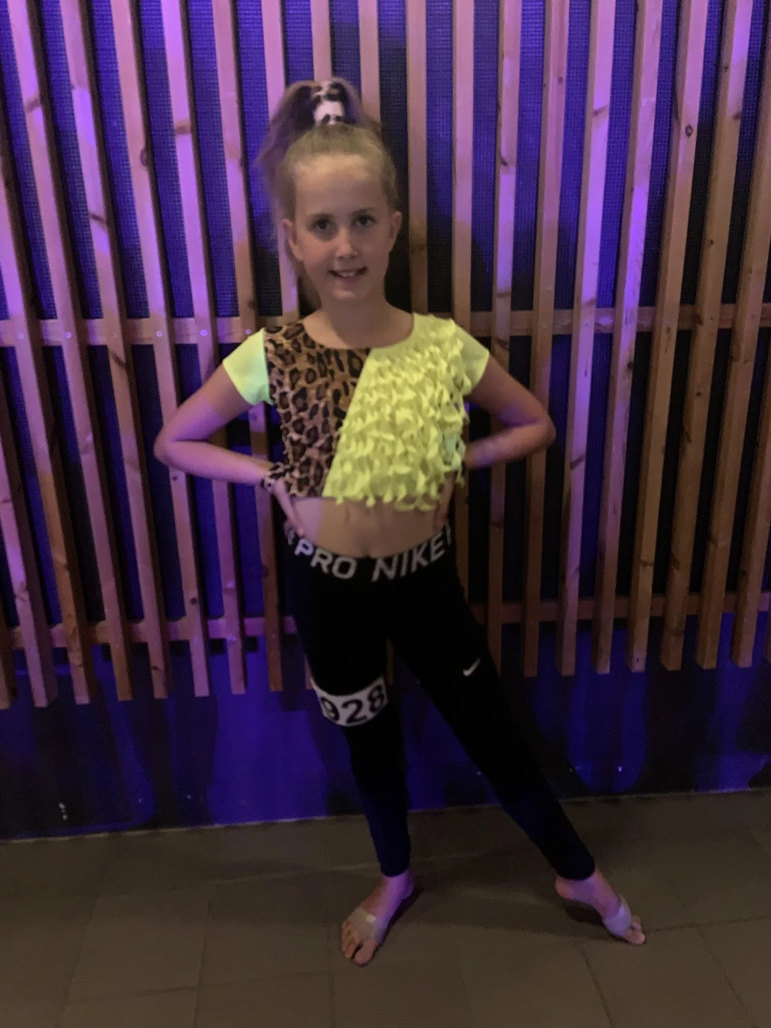Danser fra Dansefeber i gul discodragt til disco solo ved Danmarksmesterskaberne 2026 i Forum Horsens