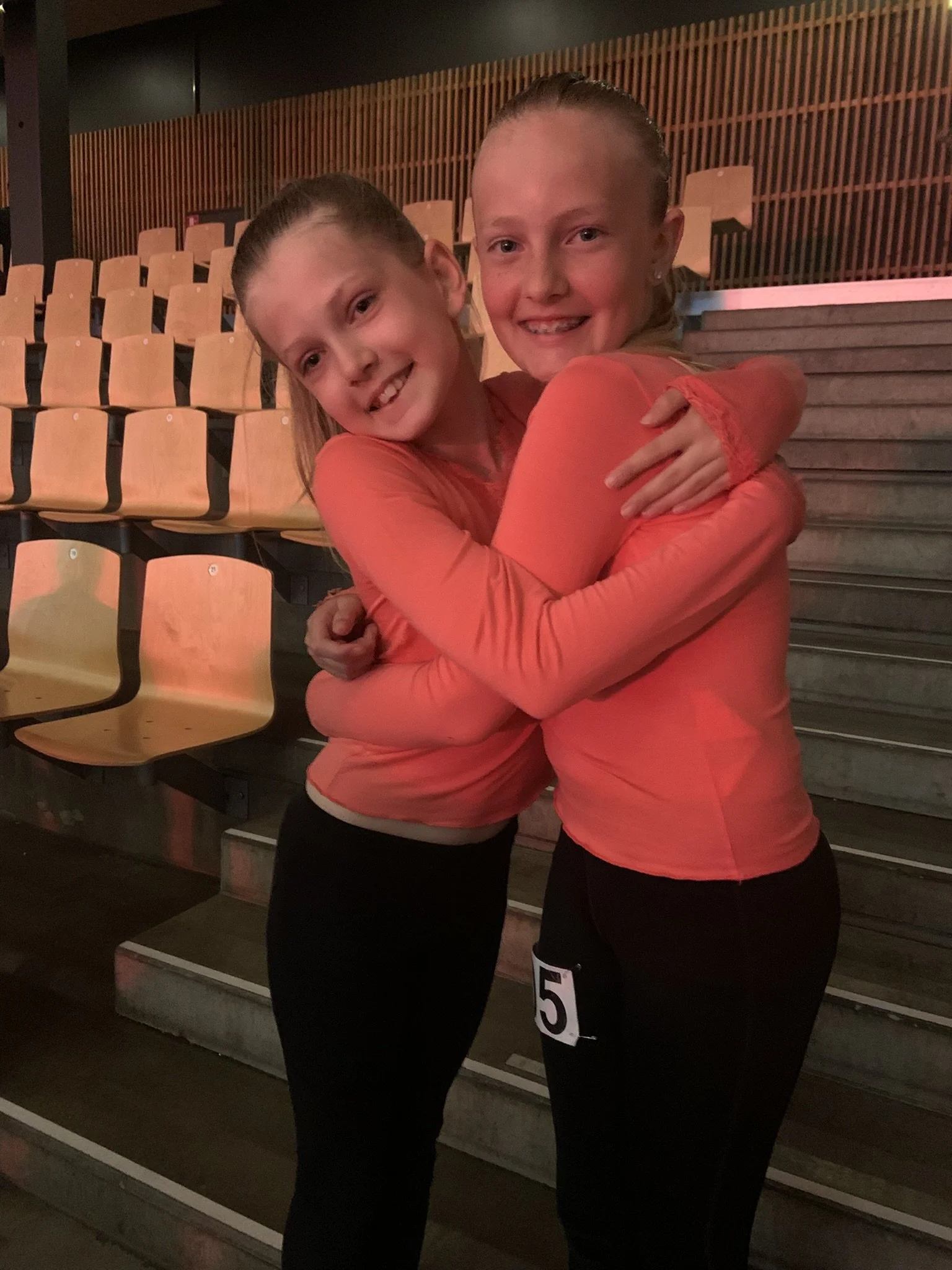 Dansepar fra Dansefeber i koral discodragt til disco duo ved Danmarksmesterskaberne 2026 i Forum Horsens