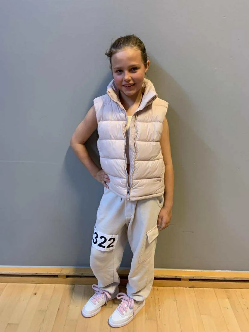 dansefeber-viby-j-hiphop-efteraarscup-backstage-beige-vest.jpg