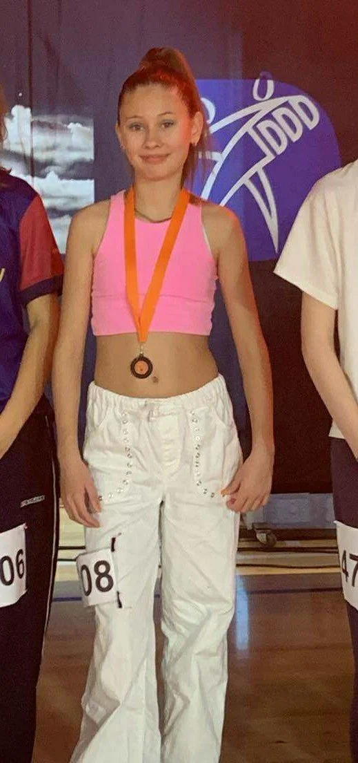 dansefeber-viby-j-hiphop-efteraarscup-medalje-pinkhvid.jpg