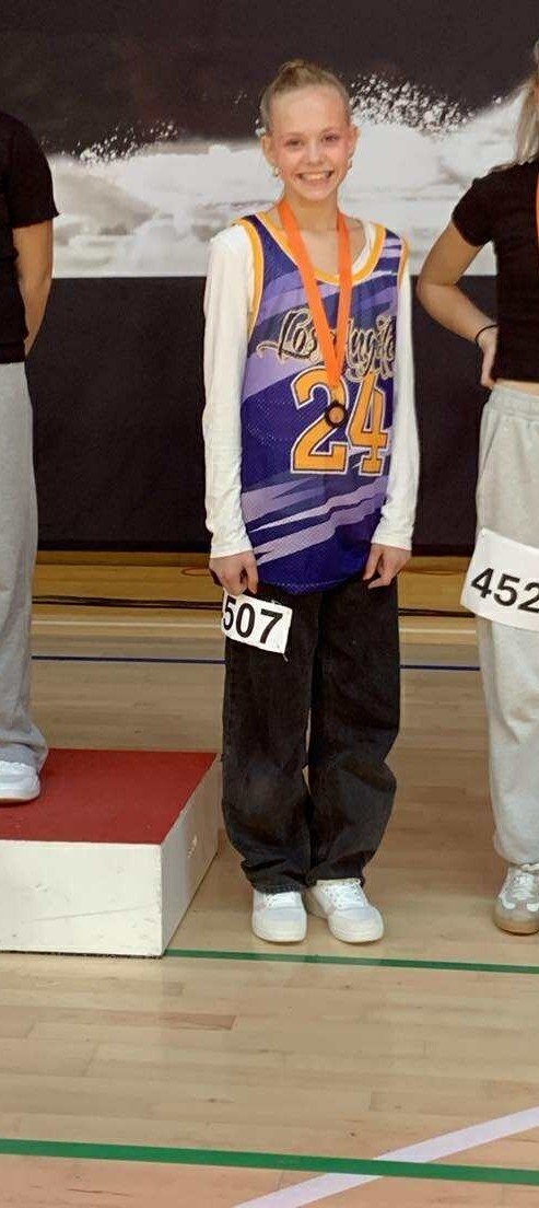 dansefeber-viby-j-hiphop-efteraarscup-medalje-lilla-la-jersey.jpg