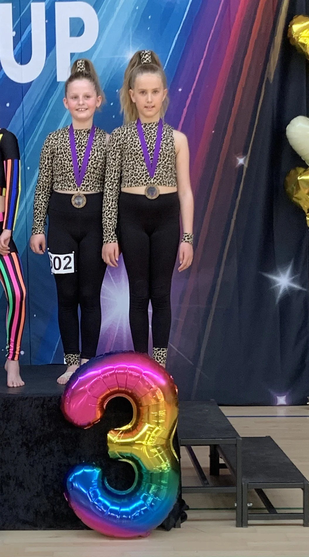 Discoduo fra Dansefeber i Viby J på 3. pladsen ved dansekonkurrence, i leopardmønstrede dragter
