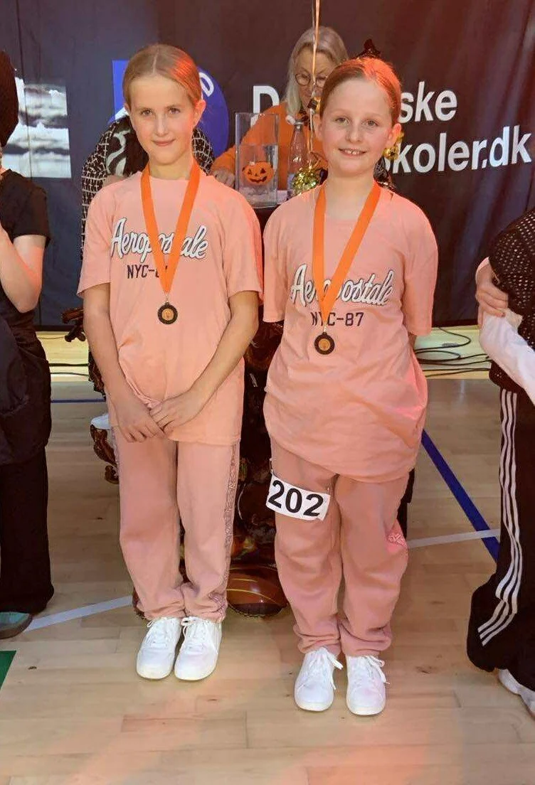 dansefeber-viby-j-hiphop-duo-efteraarscup-medalje-fersken-matchende.jpg