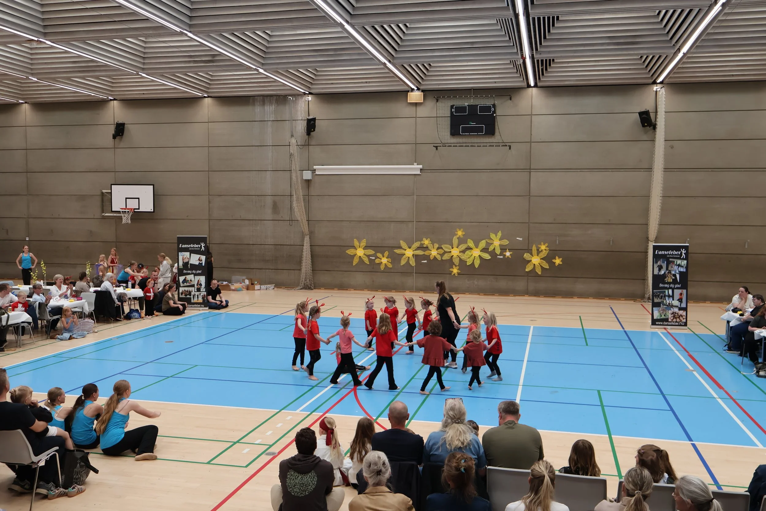 dansefeber-viby-j-afdansningsbal-de-mindste.jpg