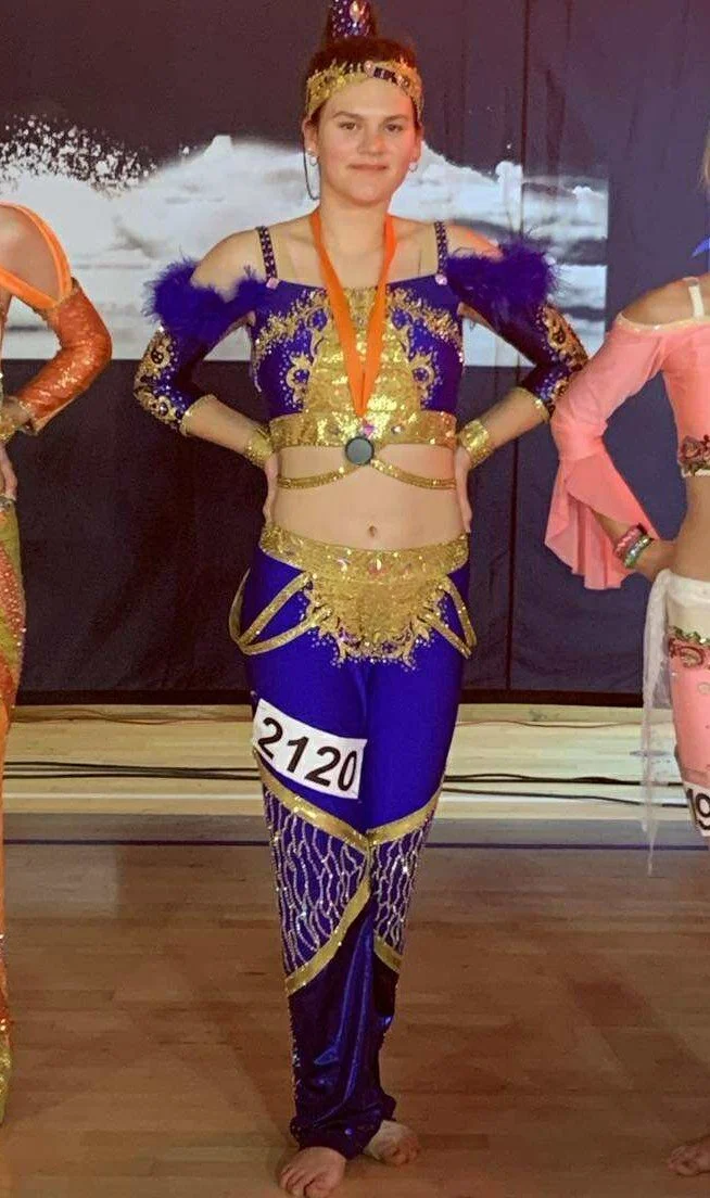 dansefeber-viby-j-disco-efteraarscup-medalje-discodragt-lilaguld.jpg