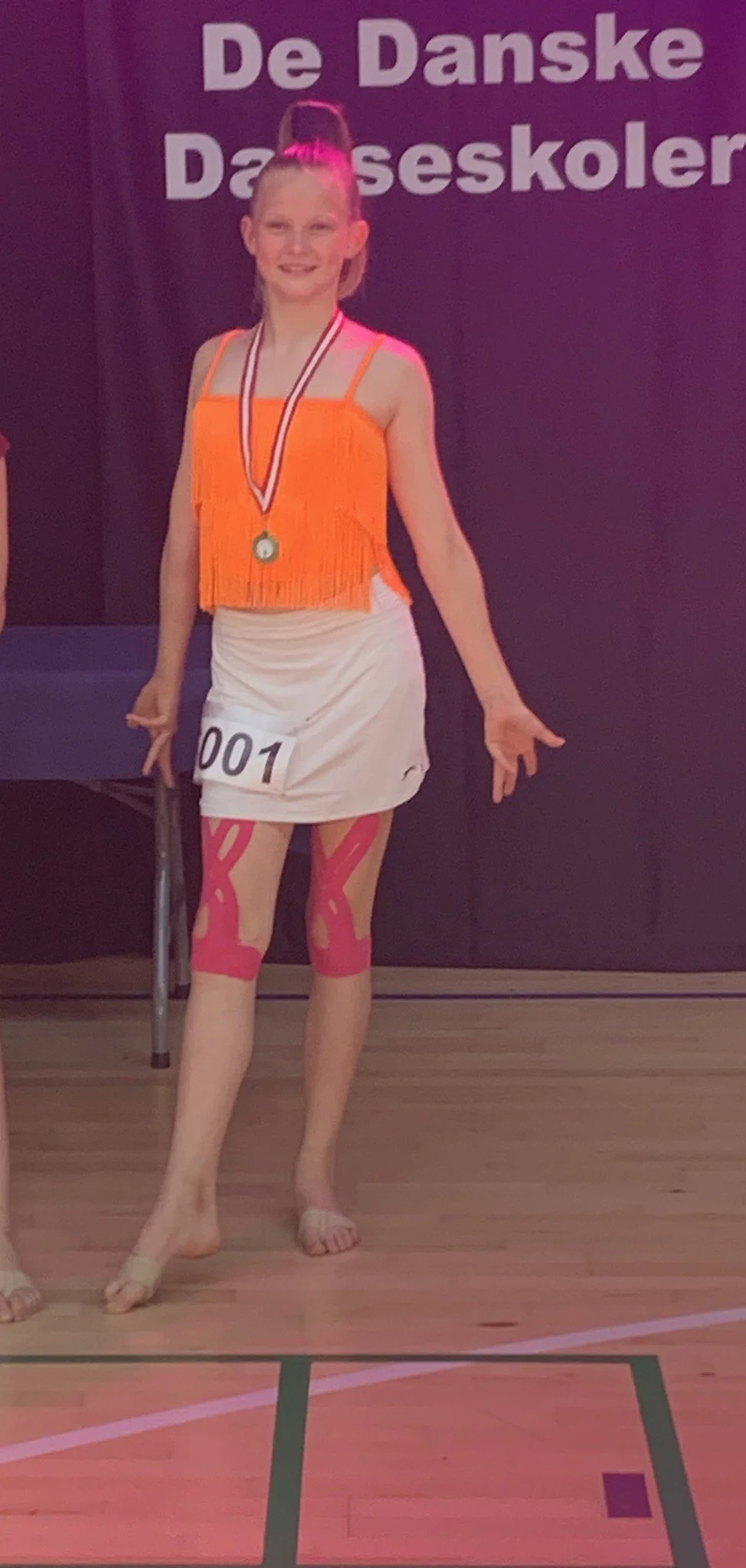 Discodanser fra Dansefeber i Viby J med medalje ved dansekonkurrence