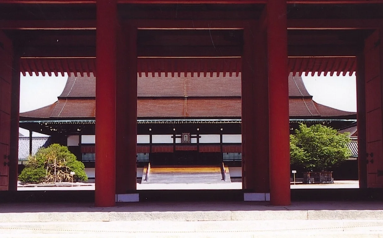 3-6 View of the current Shishinden through a gate at the imperial palace (Gosho) in Kyoto