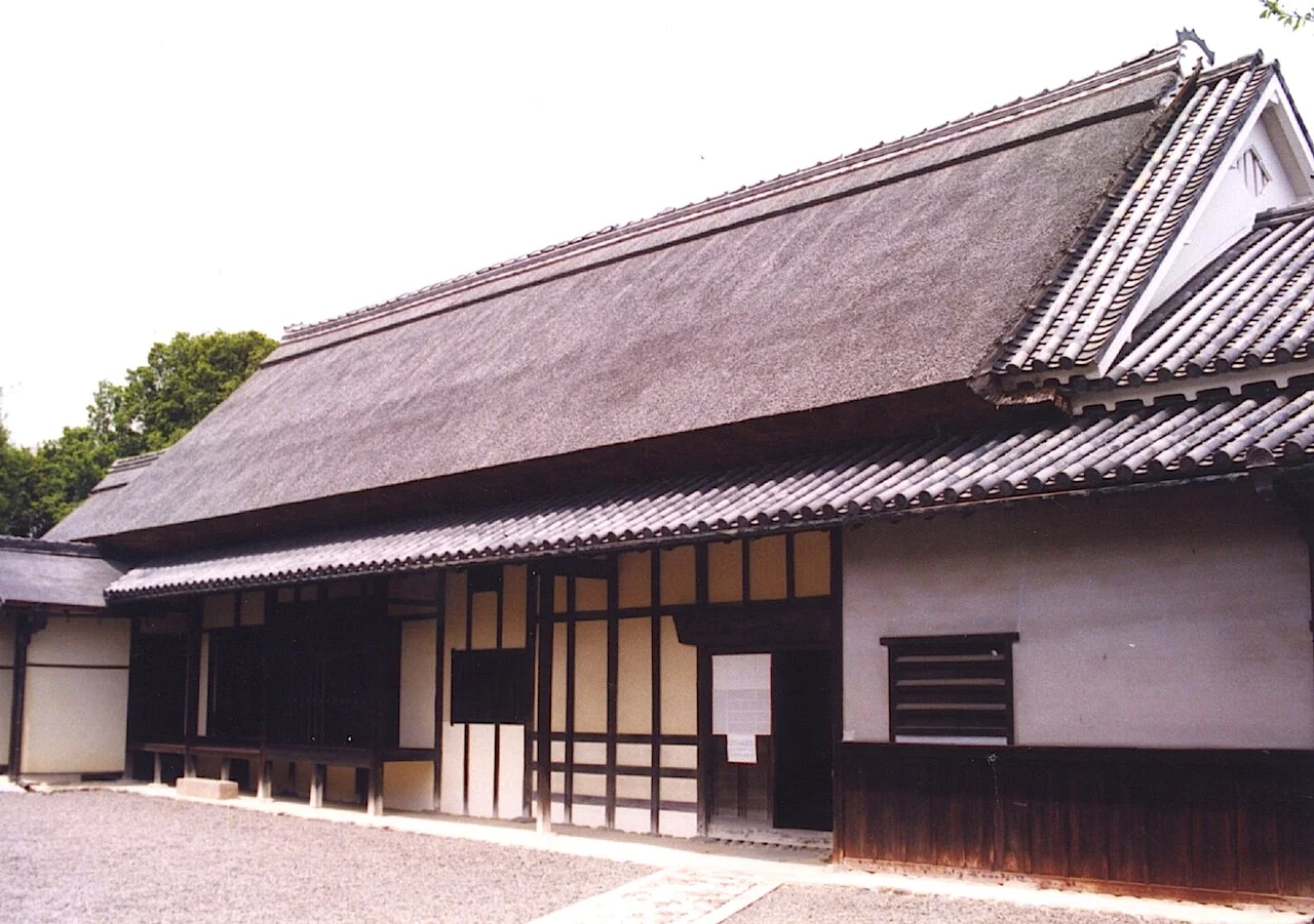 4-14 Yoshimura House in Habikino Cityu, built around 1615 is one of the oldest extant farmhouses in Japan. It is the first farmhouse to be designated a National Treasure.