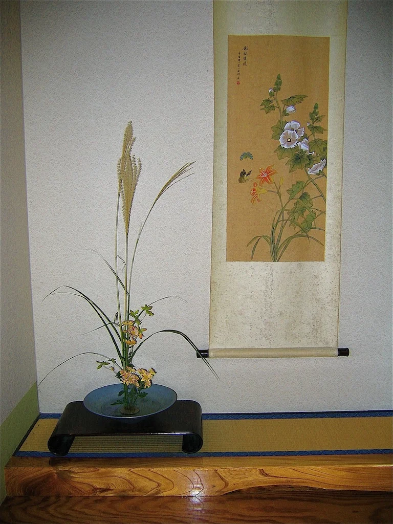 4-25 Recessed alcove (tokonoma) for displaying art objects