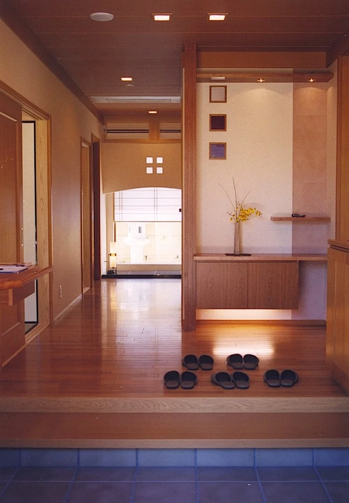 4-26 Entrance (genkan) to a modern urban residence in traditional style