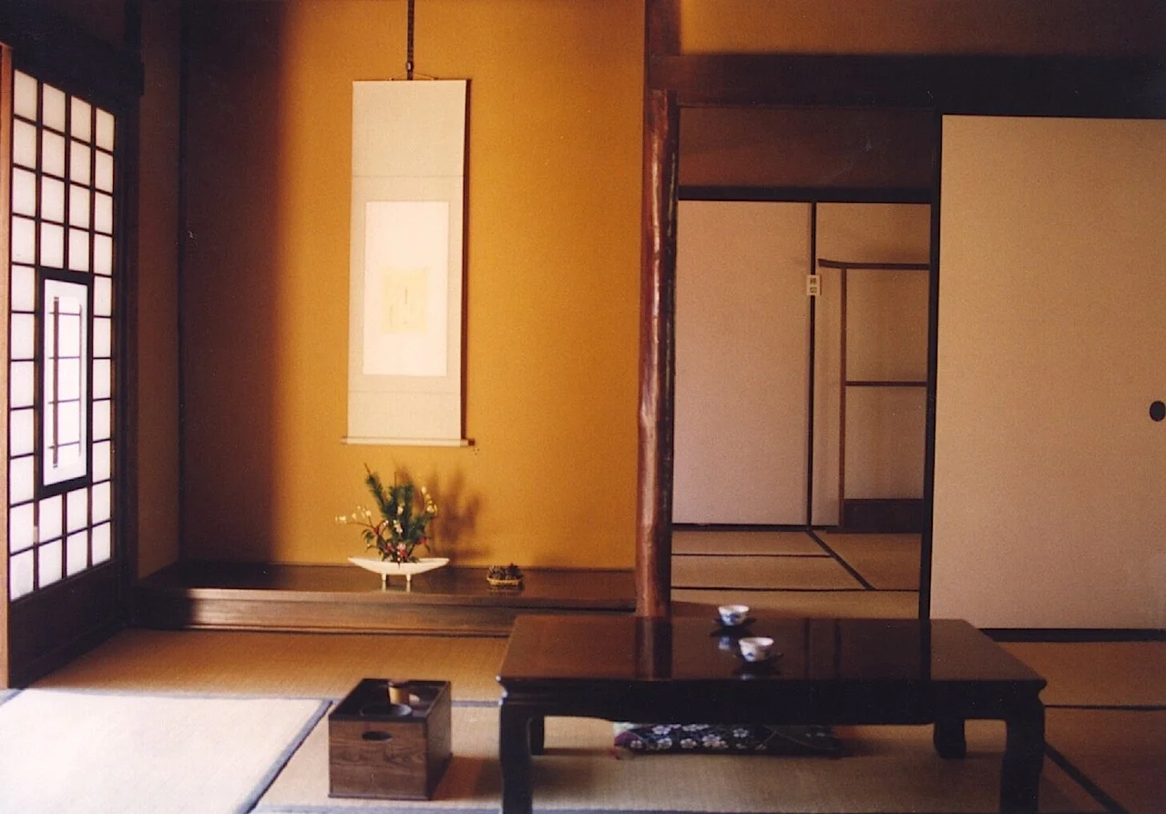 4-30 Typical interior of a ryokan room