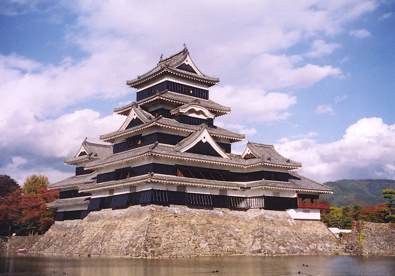 5-5 Matsumoto Castle, completed in 1593-94 is one of the 12 remaining original castles in Japan and one of four castles that have been awarded the status of National Treasure.