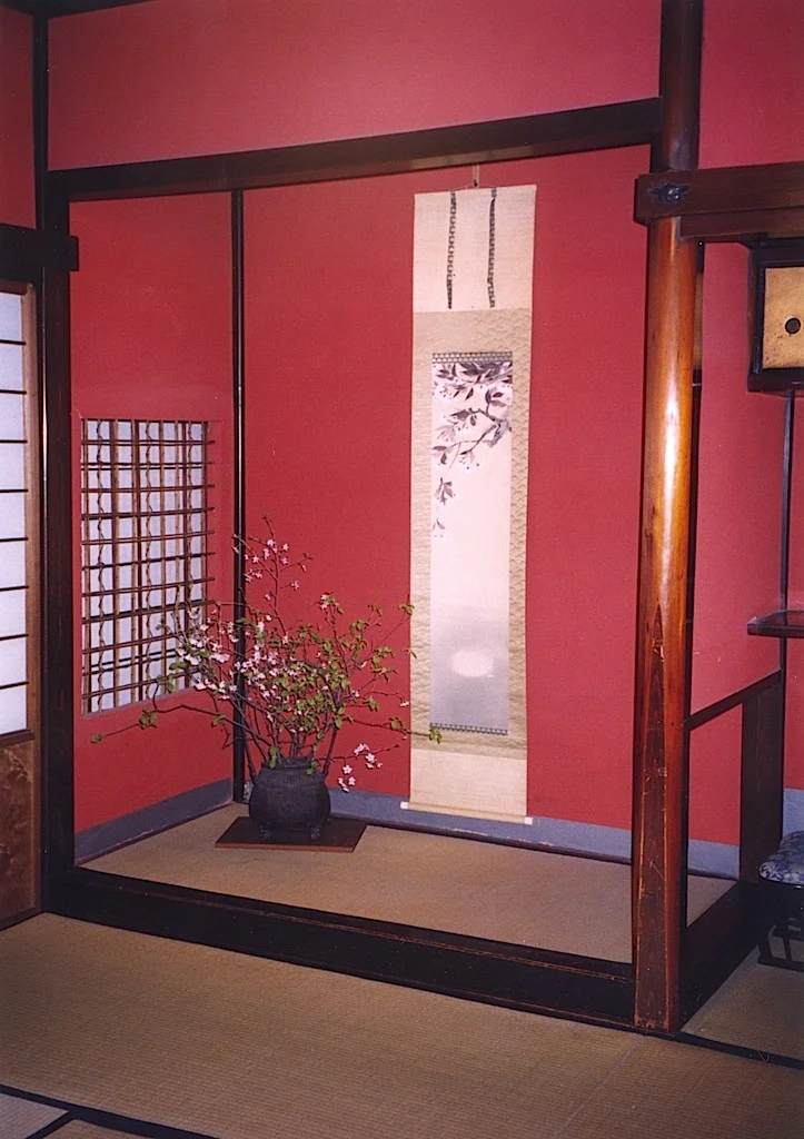 5-13 Colorful interior of the "tea house"