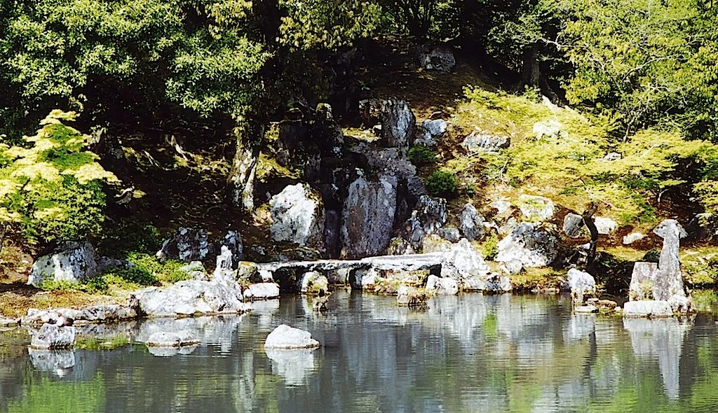 8-1 Pond with rock formation symbolizing the quest for enlightenment at Tenryuji in Kyoto