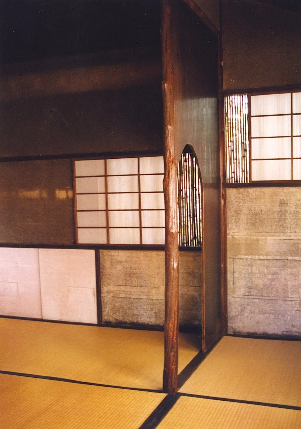 9-11 Interior of Jo-an teahouse in Urakuen Garden