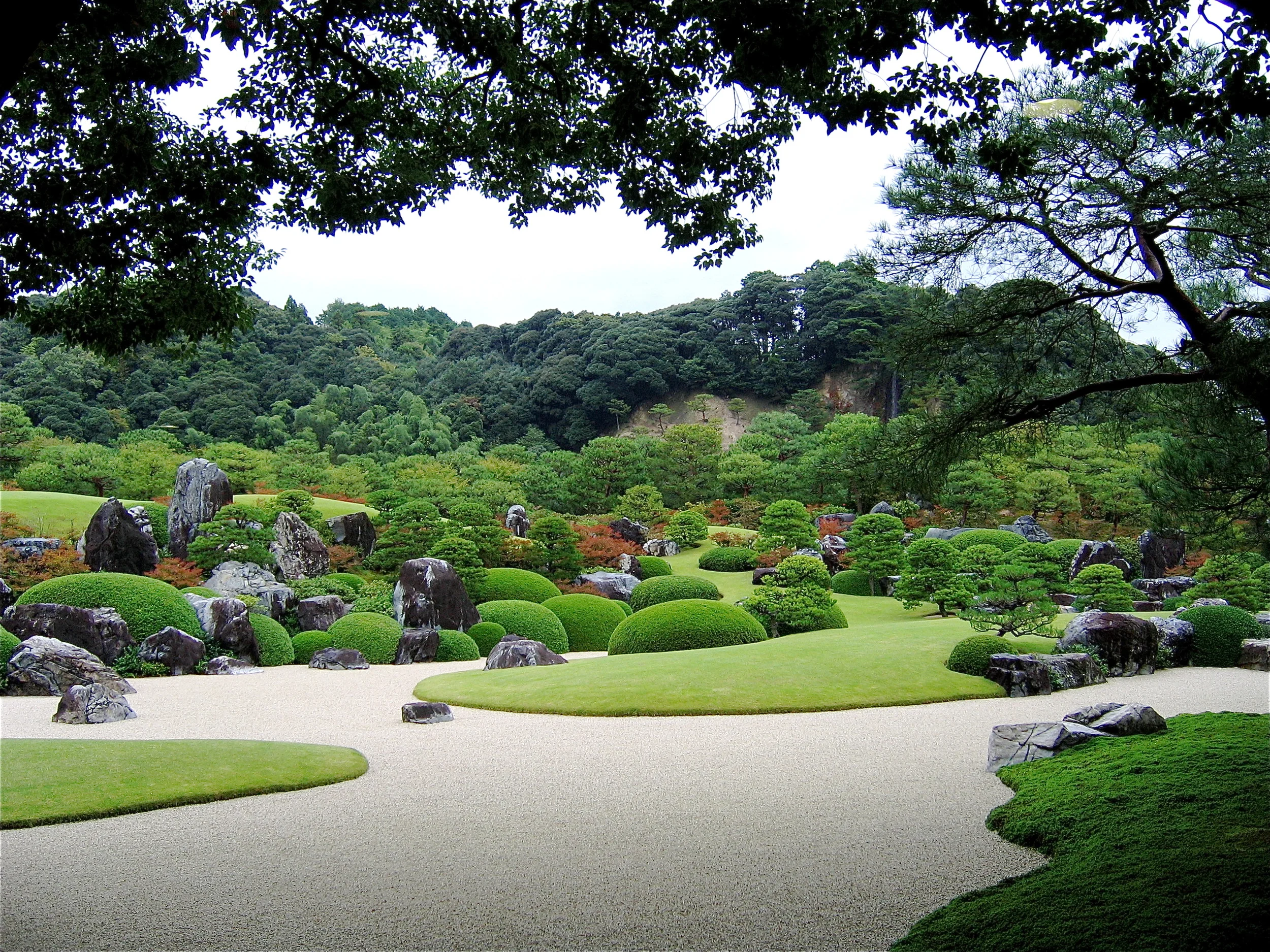  11-2  Garden seen through one of the windows at the Adachi Museum  