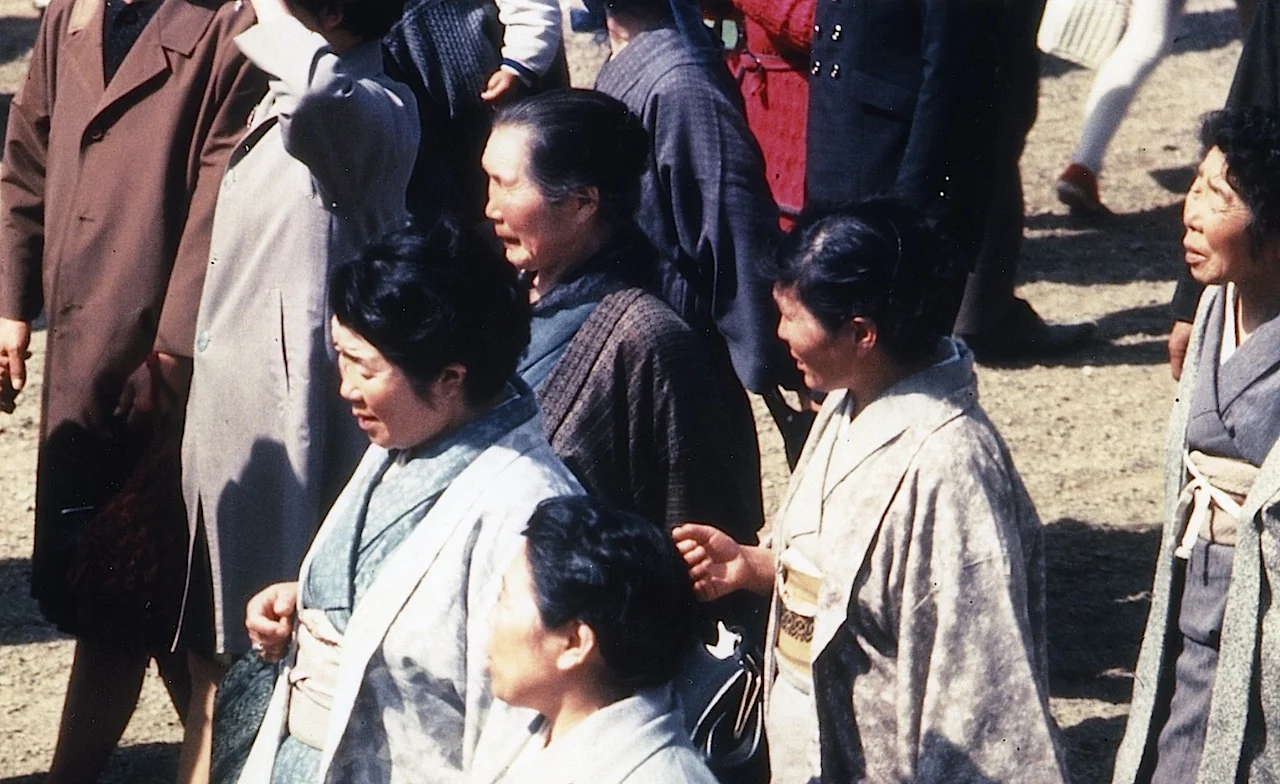 13-5 Older women in jimi kimono