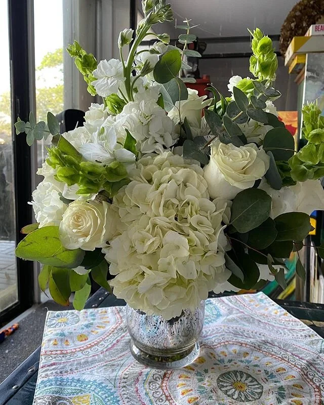 Swooning over this beautiful, elegant piece by @danielevents 😍 #southfloridaweddings #soleileventsfl #floraldesign