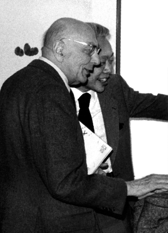 Avec Henri Michaux à la Galerie de France à Paris, 1980. Photo Sin-May Zao