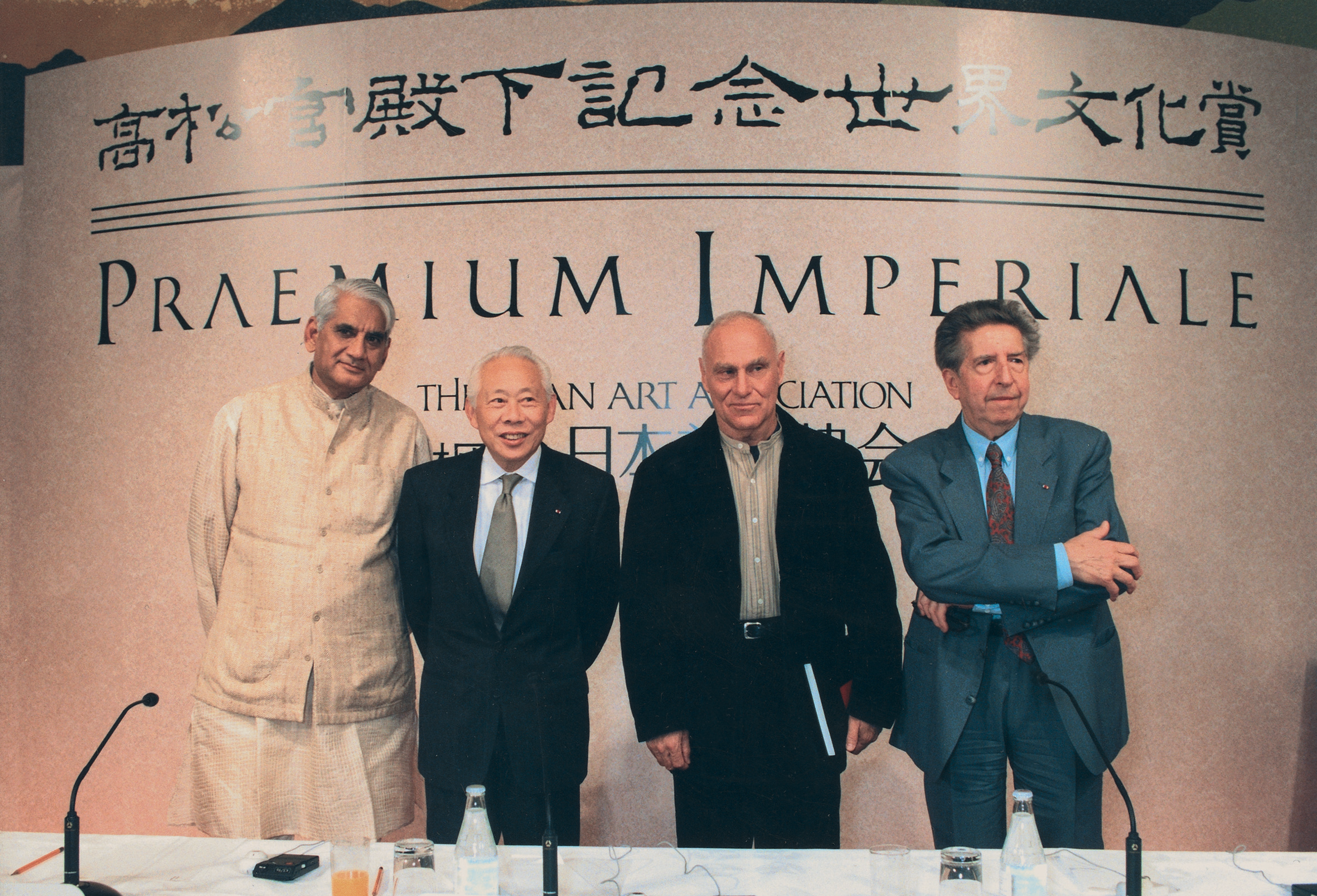 Les lauréats du Praemium Imperiale du Japon en 1994 : Charles Correa (architecture), Zao Wou-Ki (peinture), Richard Serra (sculpture) et Henri Dutilleux (musique). Droits réservés