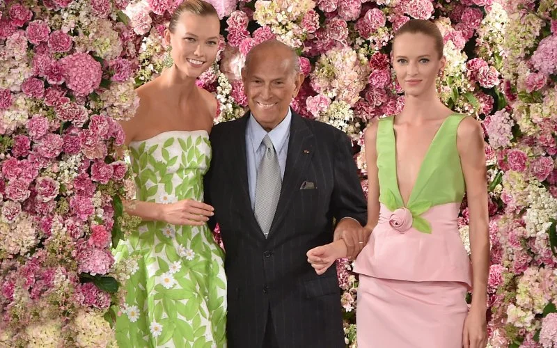  Oscar De La Renta after one of his last shows.&nbsp;Image from the Daily Beast. 