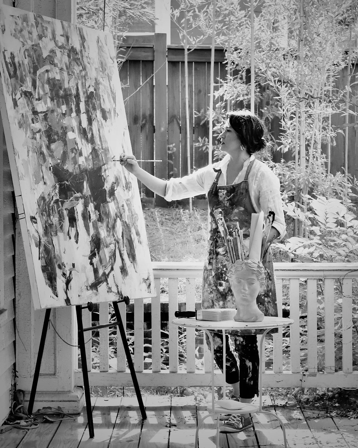 It is the undeniable humanity of original art
that makes it powerful and precious. It is life poured into paint; joy distilled on canvas.