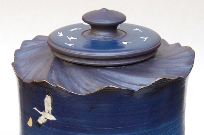 Lid-6 Carved flat cap lid with simple knob handle