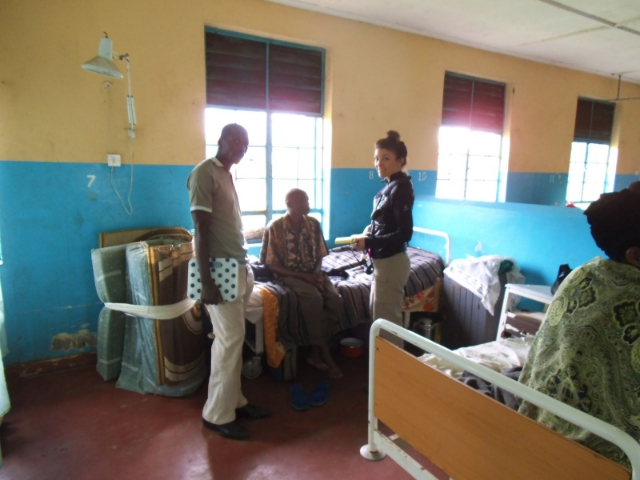 With Patients In A Rural Ugandan Hospital / Photo Courtesy Of Vanessa