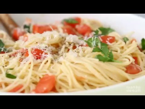 Pasta with Fresh Tomato Sauce