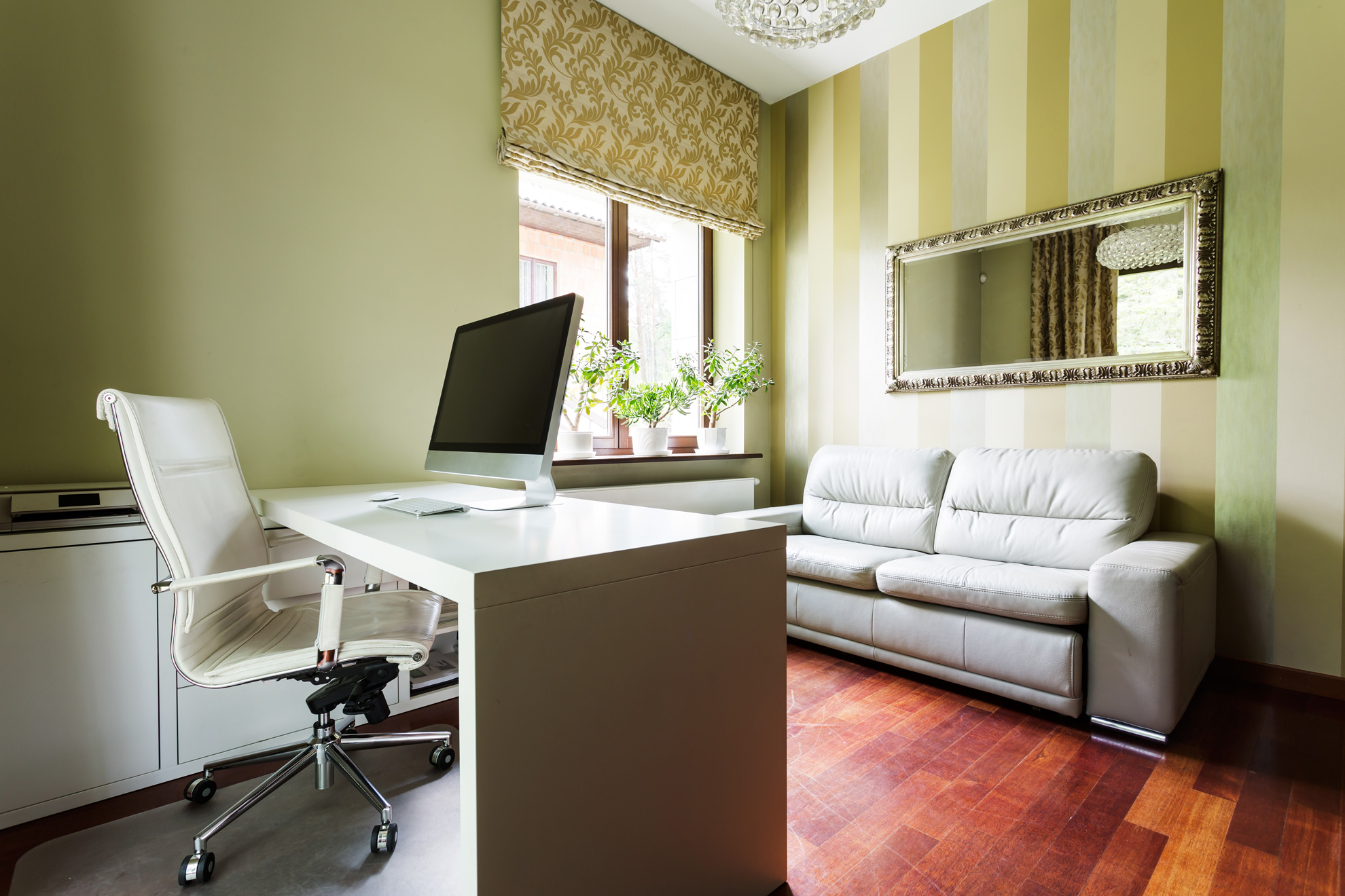 calm-office-in-pastel-colors-PJM8S88-sm.jpg