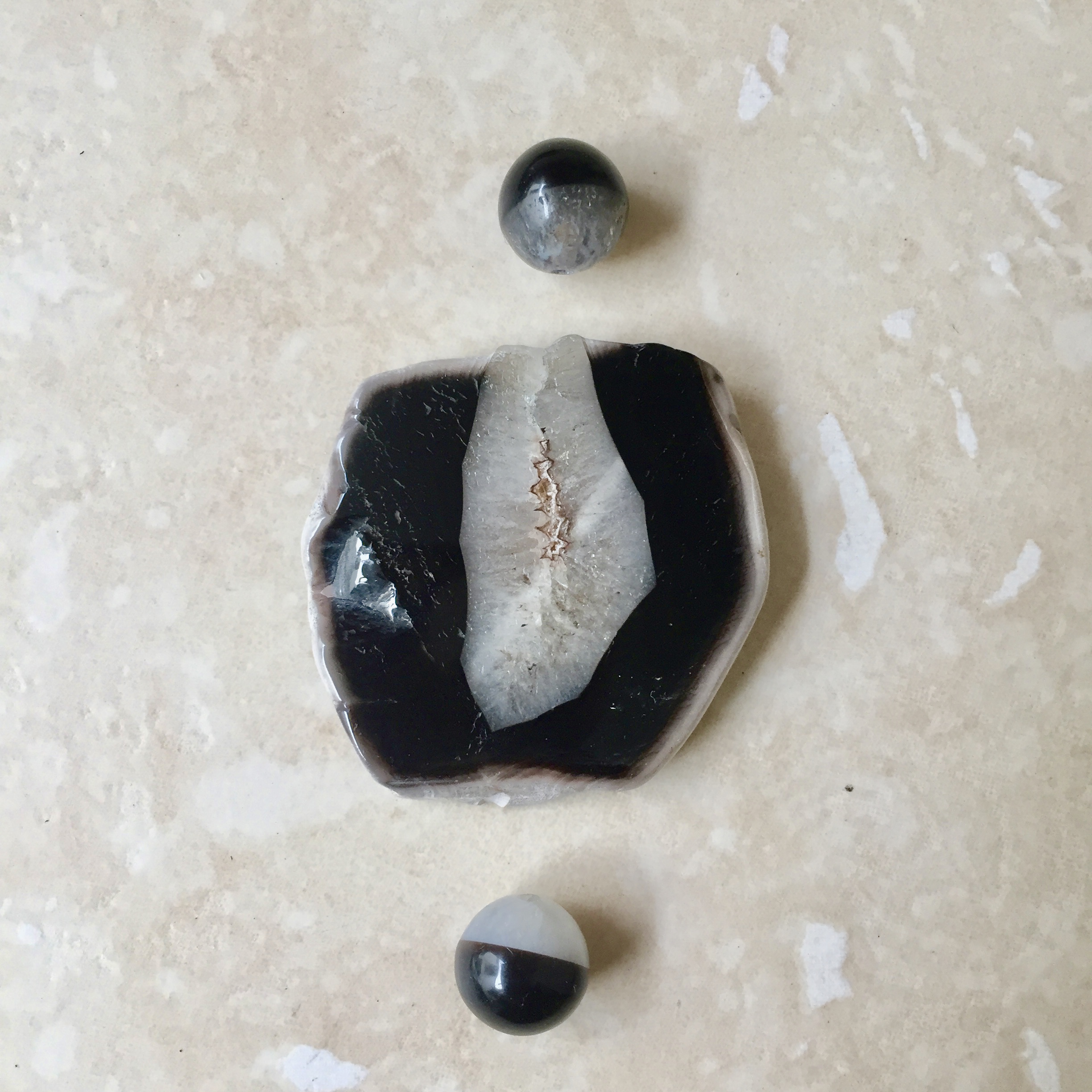 Agate in various hues