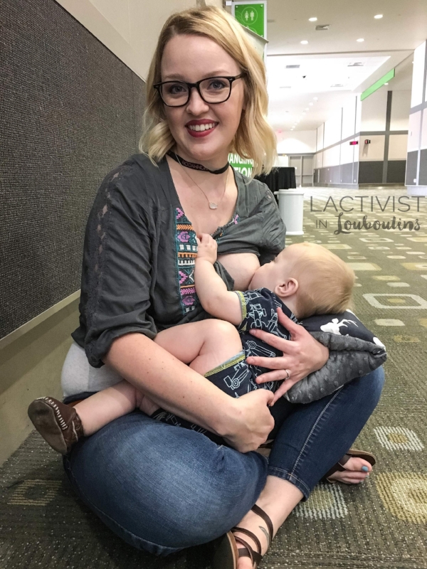 My friend Sydney uses the Nursie pillow to feed her 10 month old at MommyCon.