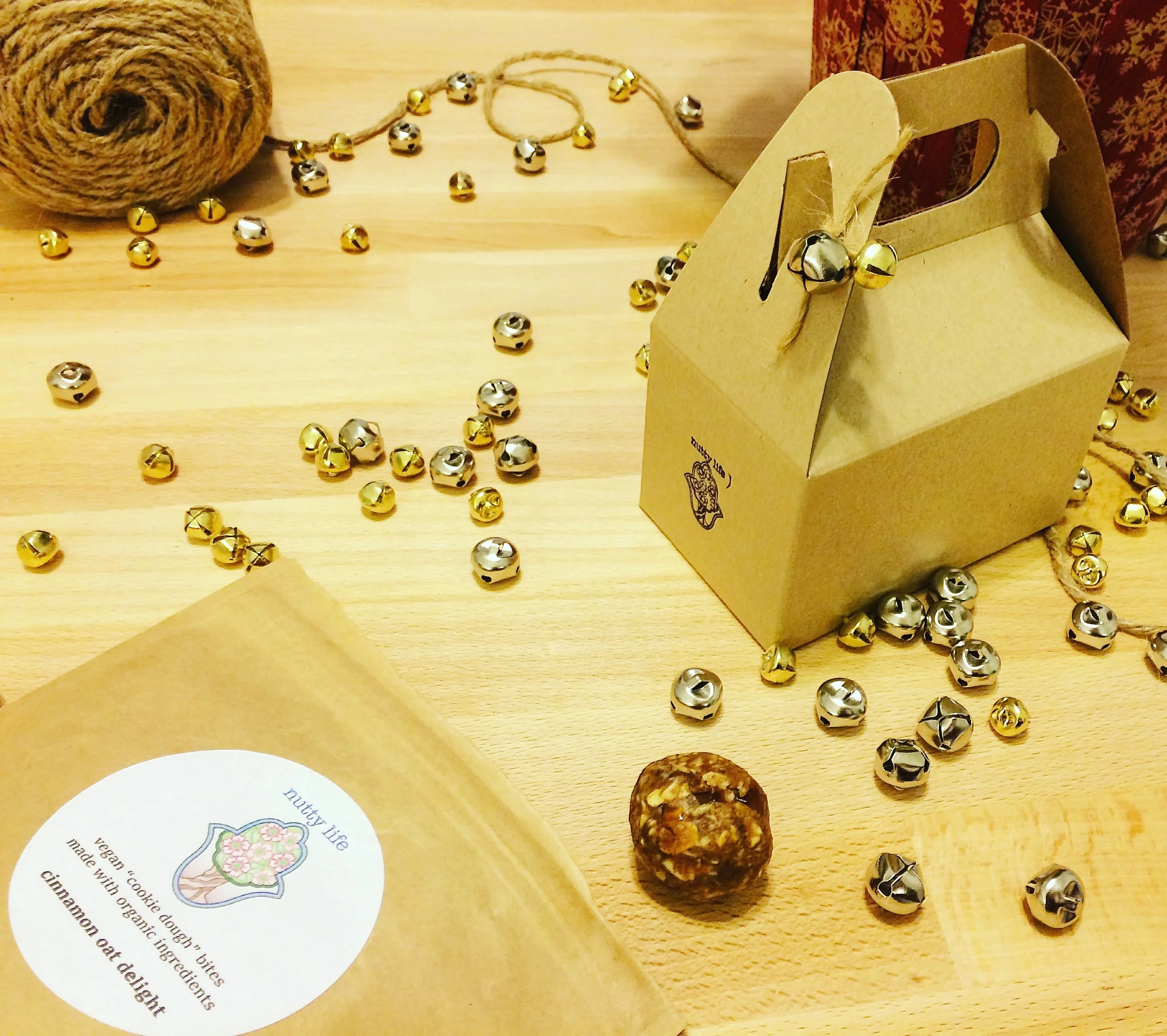 HOLIDAY PACKAGING INCLUDES A HAND WRITTEN HOLIDAY TAG :)