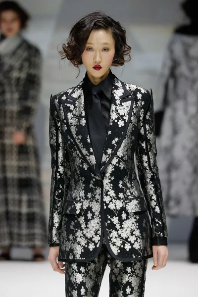 Malan+Breton+Runway+February+2017+New+York+zwobL3GAxoql.jpg