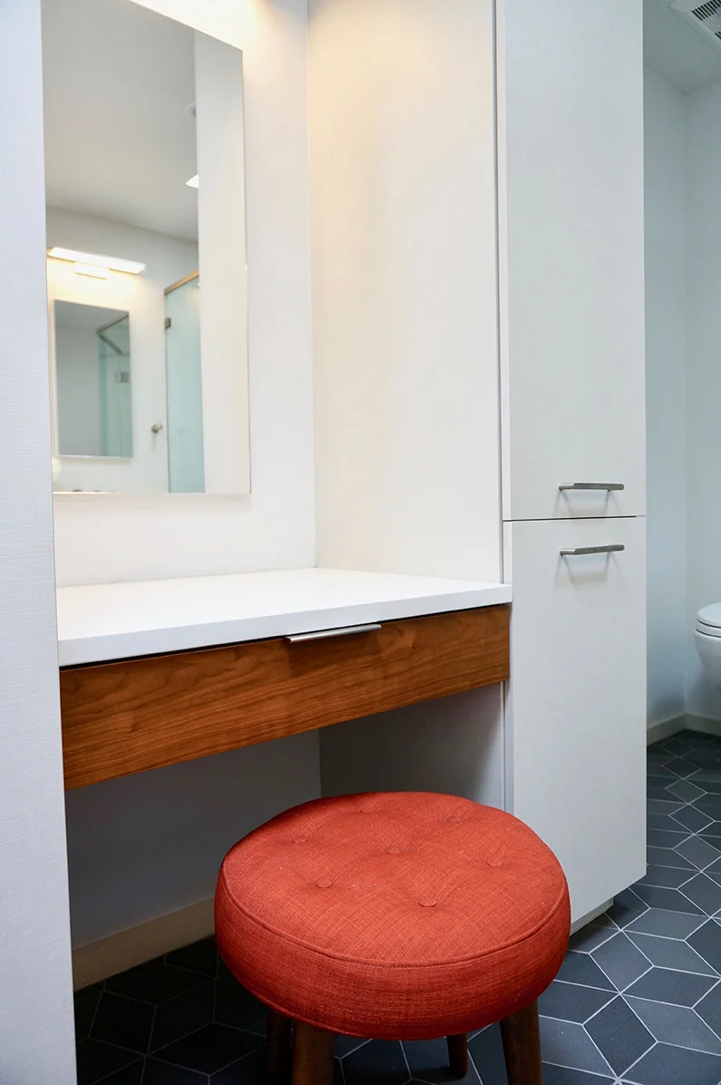 lexiesainedesign_masterbathbh5.jpeg