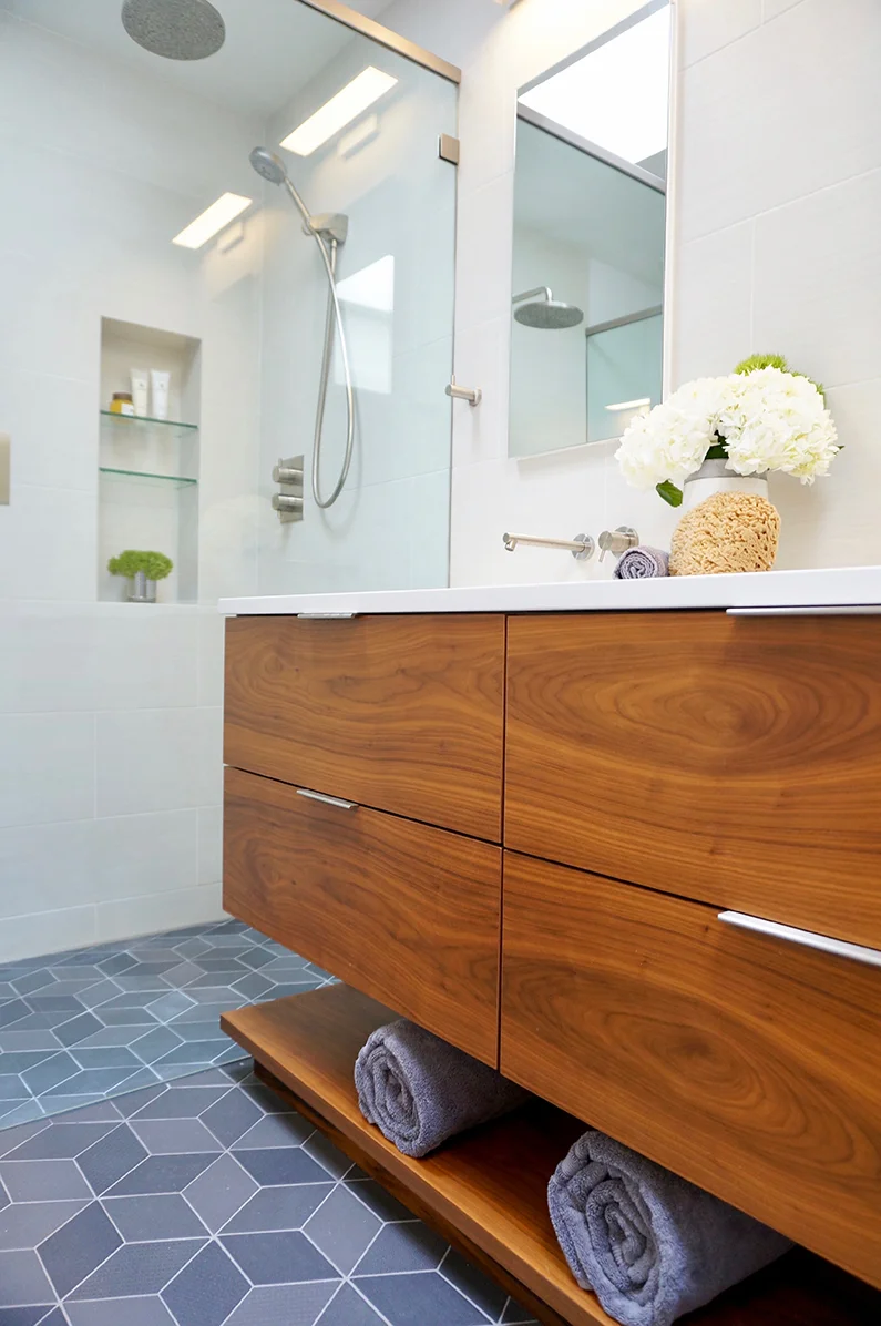 lexiesainedesign_masterbathbh6.jpeg
