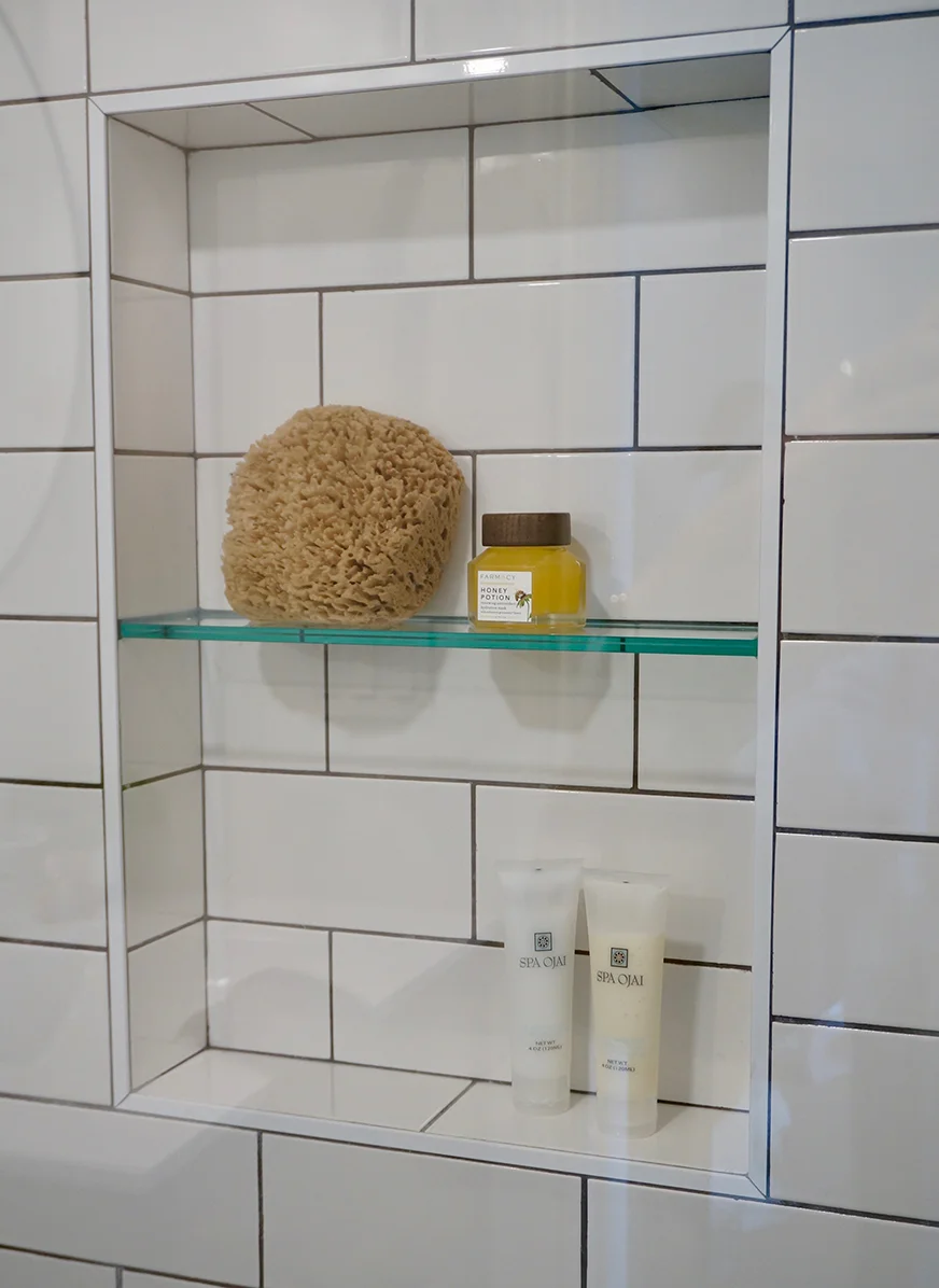 lexiesainedesign_guestbath2.jpeg