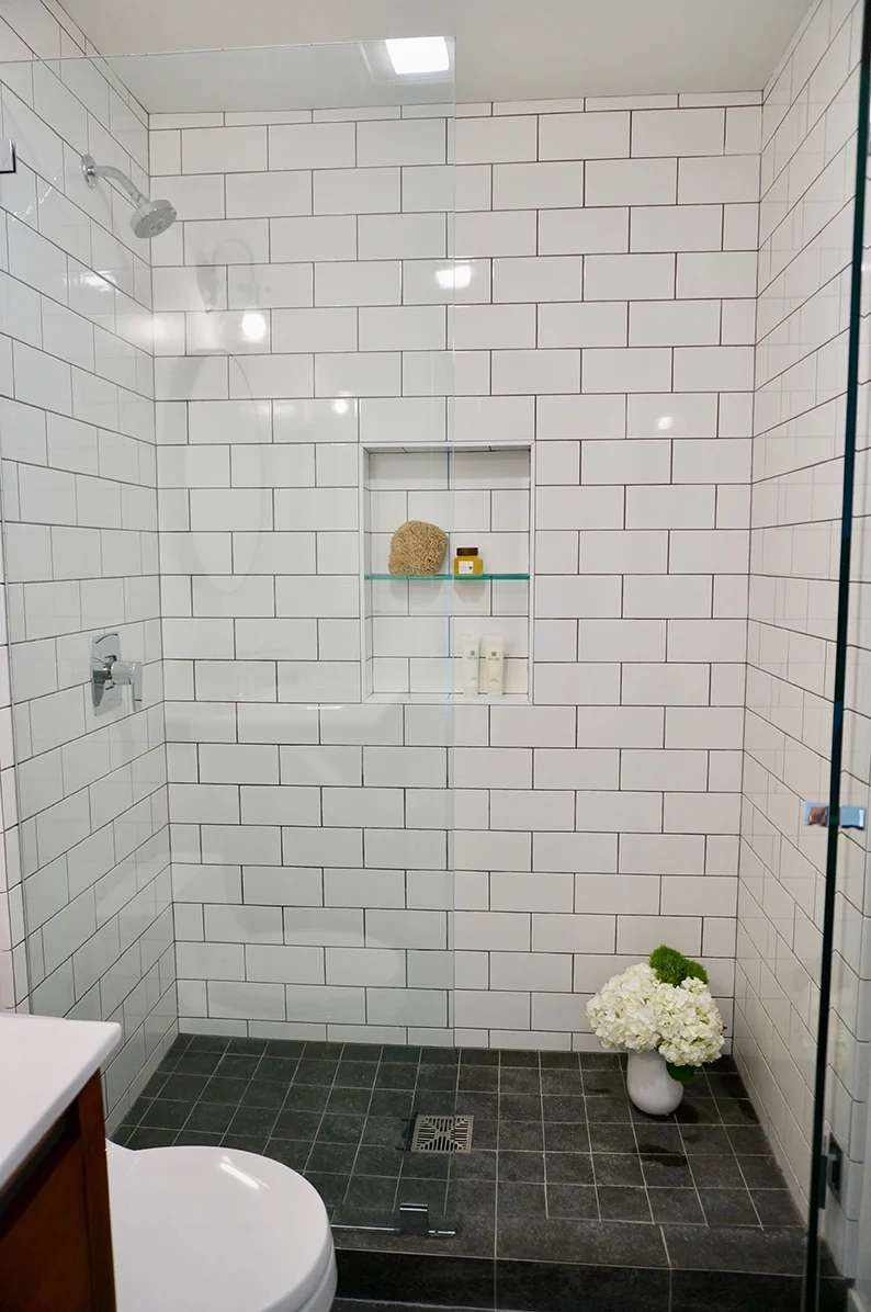 lexiesainedesign_guestbath3.jpeg