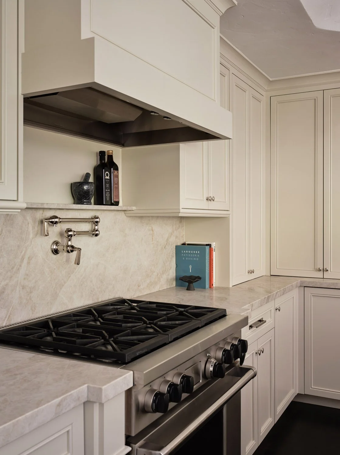 13-ER_Redwood_Kitchen_04.jpg