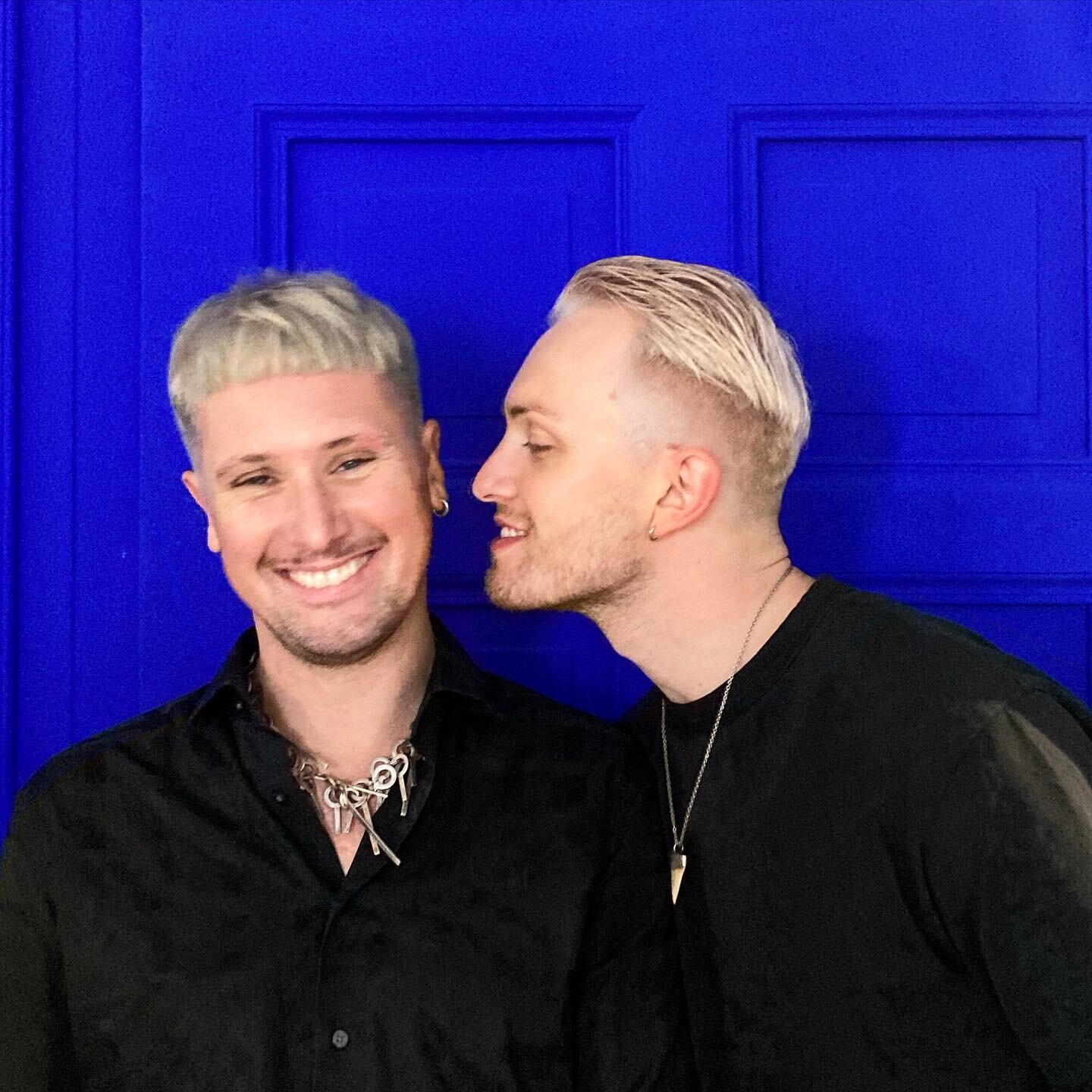 #Newus #gaycouple #blondecouple #instagay #blondeisthenewblack #newhaircut #edgylook #keepsmiling #keeploving 
Daniels Cut and Color by Frauke 
Jos Cut by @hairbychawan Color by Magdalena 
@herrwinter.de #avedahatnichtjeder